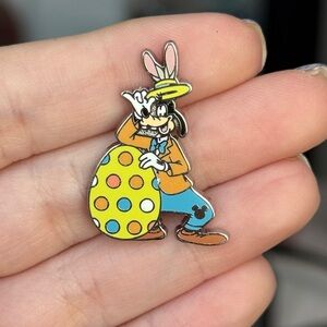 Disney Parks DLR Hidden Disney 2025 Wave A Goofy Easter Holiday Mystery Pin